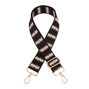 Détail de la bandoulière ajustable en toile tissée avec motif de vagues café et blanc