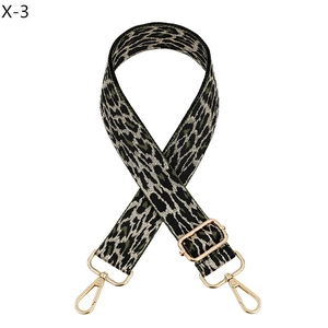 Detail of adjustable leopard print bag strap with golden zinc alloy metal hooks