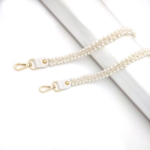 Eleganter weißer Perlen-Taschengurt mit goldenen Karabinern für DIY-Handtaschendekoration