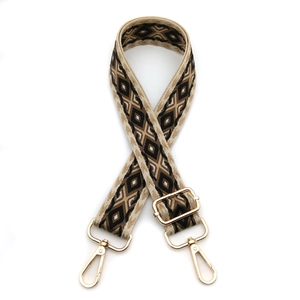 Dettaglio tracolla jacquard a rombi da 3,8mm con moschettoni in metallo dorato lucido