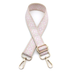Tracolla intrecciata a rombi rosa e bianchi con ganci a moschettone in metallo dorato