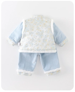 Dettaglio completo invernale neonato con gilet floreale e bordo in eco-pelliccia bianca