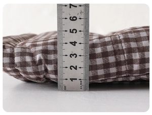 Close-up measurement showing the 10mm thickness of the brown checkered jacket fabric