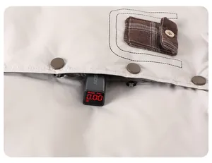 Détail de la veste d'hiver bébé avec testeur d'agent fluorescent affichant zéro teneur