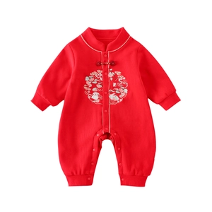 Baby Strampler im chinesischen Stil in Rot mit Stickerei für den Winter und Neujahr