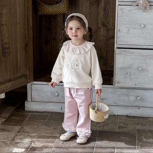 Beige baby girl sweatshirt with floral collar and pink ruffled pants two-piece set