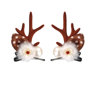 Barrettes bois de cerf de Noël avec oreilles à pois et détails en perles nacrées