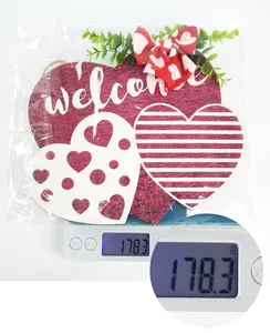 Detail shot of heart wooden welcome sign showing product weight 178.3g on scale