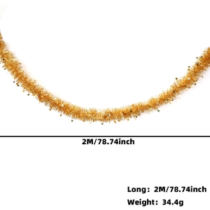 Détail de guirlande de Noël dorée de 2m avec sequins en forme d'étoiles brillantes