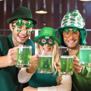 Détail des lunettes de fête trèfle vert à paillettes pour la fête de la Saint-Patrick