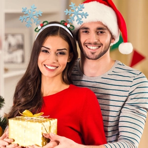 Serre-tête de Noël avec flocons pailletés bleus et baies rouges pour fêtes de Noël