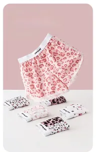 Détail du caleçon rose léopard avec taille élastique marquée LOVE Yourself