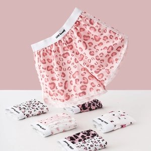Short de détente léopard rose avec large taille montrant divers motifs imprimés
