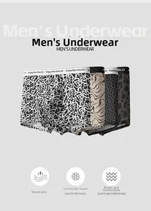 Set mit vier Herren-Boxershorts mit verschiedenen Mustern und atmungsaktivem Eisseidenstoff