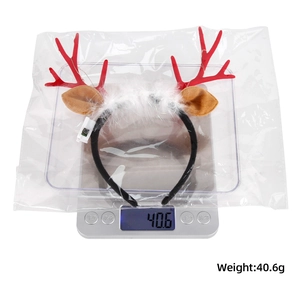 Detailed view of LED Christmas reindeer antlers on a scale showing 40.6g weight