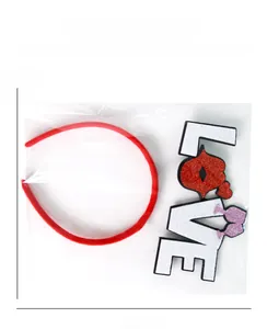 Detail showing the LOVE headband in packaging with dimension marking 20cm x 30cm
