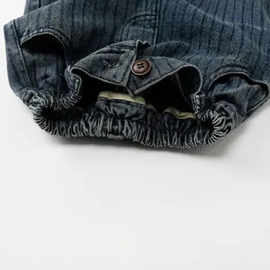 Jean en denim à rayures verticales pour enfants avec taille élastique et bouton brun