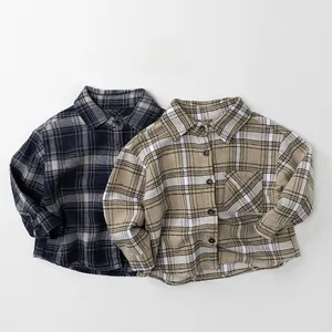 Détails des chemises en flanelle à carreaux pour enfants en bleu marine et kaki avec poches