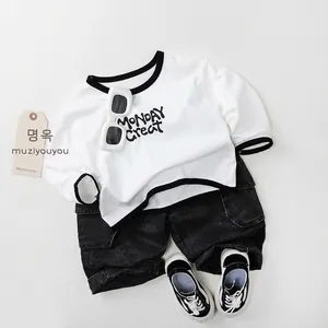 Kids black and white summer outfit set with letter print T-shirt and denim cargo shorts