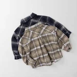 Chemise à carreaux enfant manches longues en flanelle bleu marine et kaki coupe décontractée
