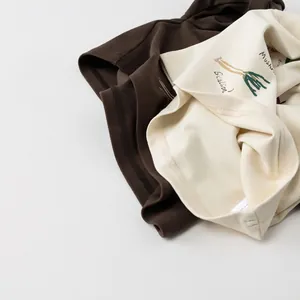 Kinder Langarm-Baumwoll-T-Shirts in Braun und Weiß mit Gemüse-Frühlingszwiebel-Druck