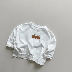 Dettaglio felpa bianca in cotone per bambini con motivo happy smile stampato