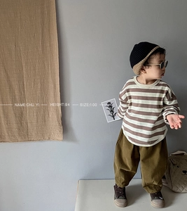 Detailed view of striped long-sleeve cotton T-shirt and loose olive green pants set