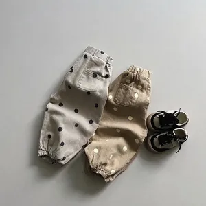 Pantalon bouffant en coton à pois pour enfants en gris et marron avec taille élastique
