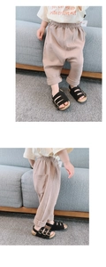 Vue détaillée du sarouel kaki avec taille élastique et coupe ample pour enfant