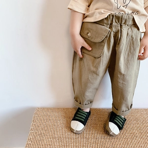 Kids khaki cargo trousers with elastic waist and side pocket for autumn wear