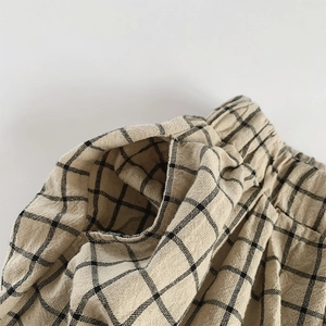 Kids breathable linen plaid shorts with elastic waist and pockets for summer wear