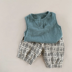 Kids linen cotton two-piece summer set with sleeveless top and geometric print shorts