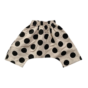 Short sarouel pour enfant en coton et lin beige avec pois noirs et taille élastique