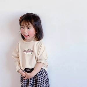 Camiseta de manga larga para niñas con estampado de bellotas y pantalones cortos a cuadros