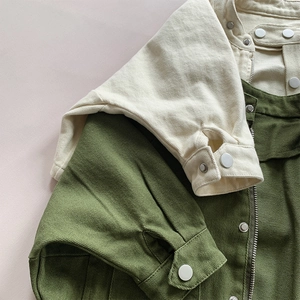 Vestes de travail pour enfants en vert olive et beige avec détails de zip de qualité