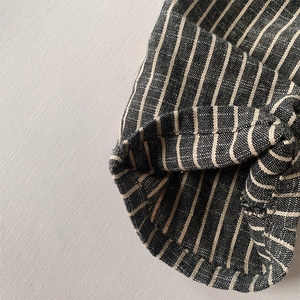 Vue macro détaillée de la texture du tissu en coton et lin à rayures verticales