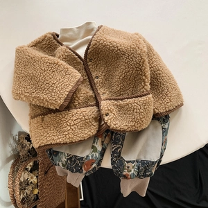 Ensemble d'hiver 3 pièces pour enfants avec veste sherpa, pull en tricot et pantalon fleuri