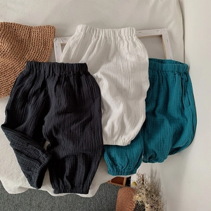 Détails du tissu en gaze de coton respirant pour sarouels en noir, blanc et bleu paon