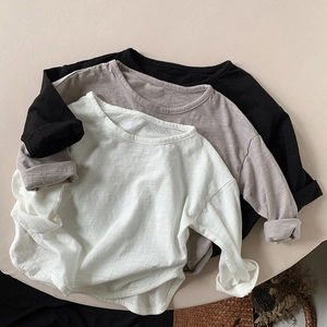 Minimalist Kids Long Sleeve Slub Cotton T-Shirt Round Neck Solid Color Breathable Top With Curved Hem For Boys Girls