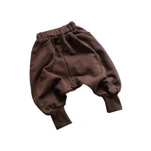 Pantalon sarouel en coton marron foncé pour enfants avec taille élastique et bords-côtes