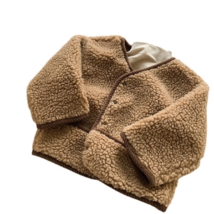 Veste en polaire pour enfants marron avec bordure en velours et boutons pression