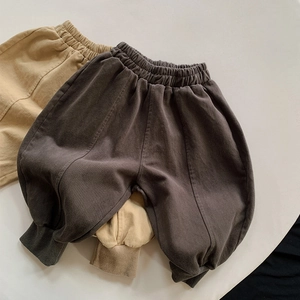 Détails de la taille élastique et du tissu en coton texturé pour pantalon sarouel enfant