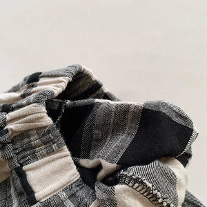 Kinder Karo-Baumwollhose mit elastischem Bund in vintage grau-beigem Karomuster