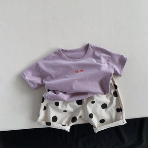 Ensemble d'été pour enfants avec T-shirt violet sourire et short à pois en coton
