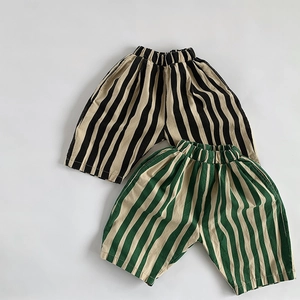 Pantaloncini a righe in cotone traspirante per bambini con vita elastica e gamba larga