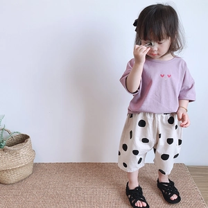 Ensemble d'été pour enfant avec t-shirt violet cœur et pantalon large à pois en coton et lin