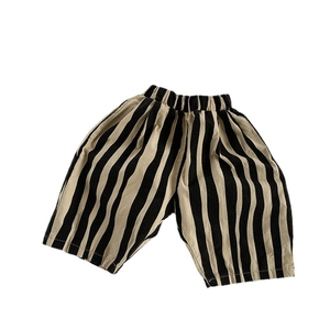Pantaloncini in cotone a righe verticali per bambini con tessuto traspirante ed elastico