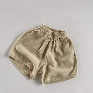 Détail du short enfant en coton et lin respirant avec taille élastique et poches latérales
