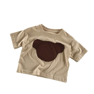 T-shirt enfants en coton kaki à manches courtes avec patch ours brun et col rond décontracté