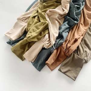 Pantalons et hauts en maille de coton doux pour enfants en plusieurs tons terreux